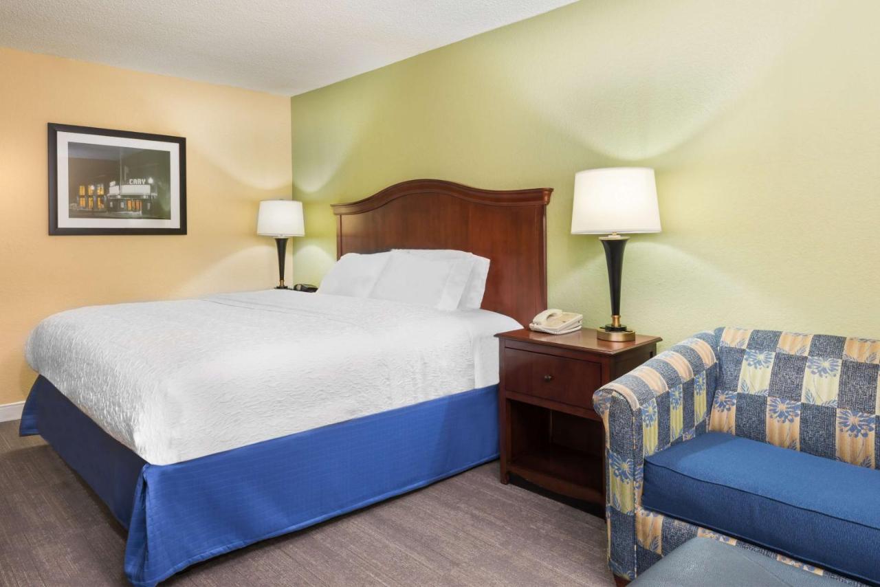 King Study with Sofa Bed - Non-Smoking at Hampton Inn Raleigh/Cary