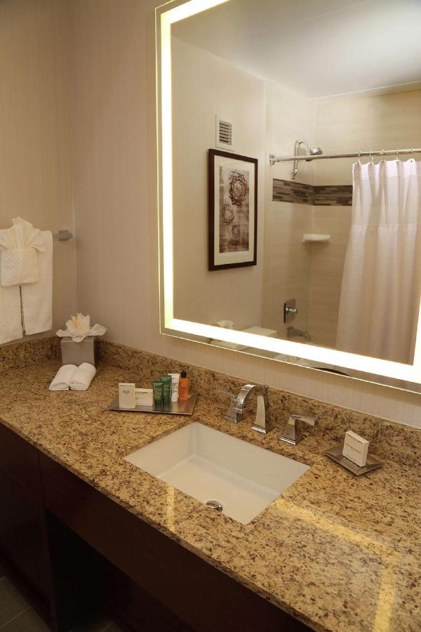 Premium King Room - Higher Floor at Hilton Kansas City Airport