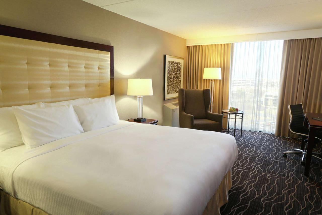 Premium King Room - Higher Floor at Hilton Kansas City Airport
