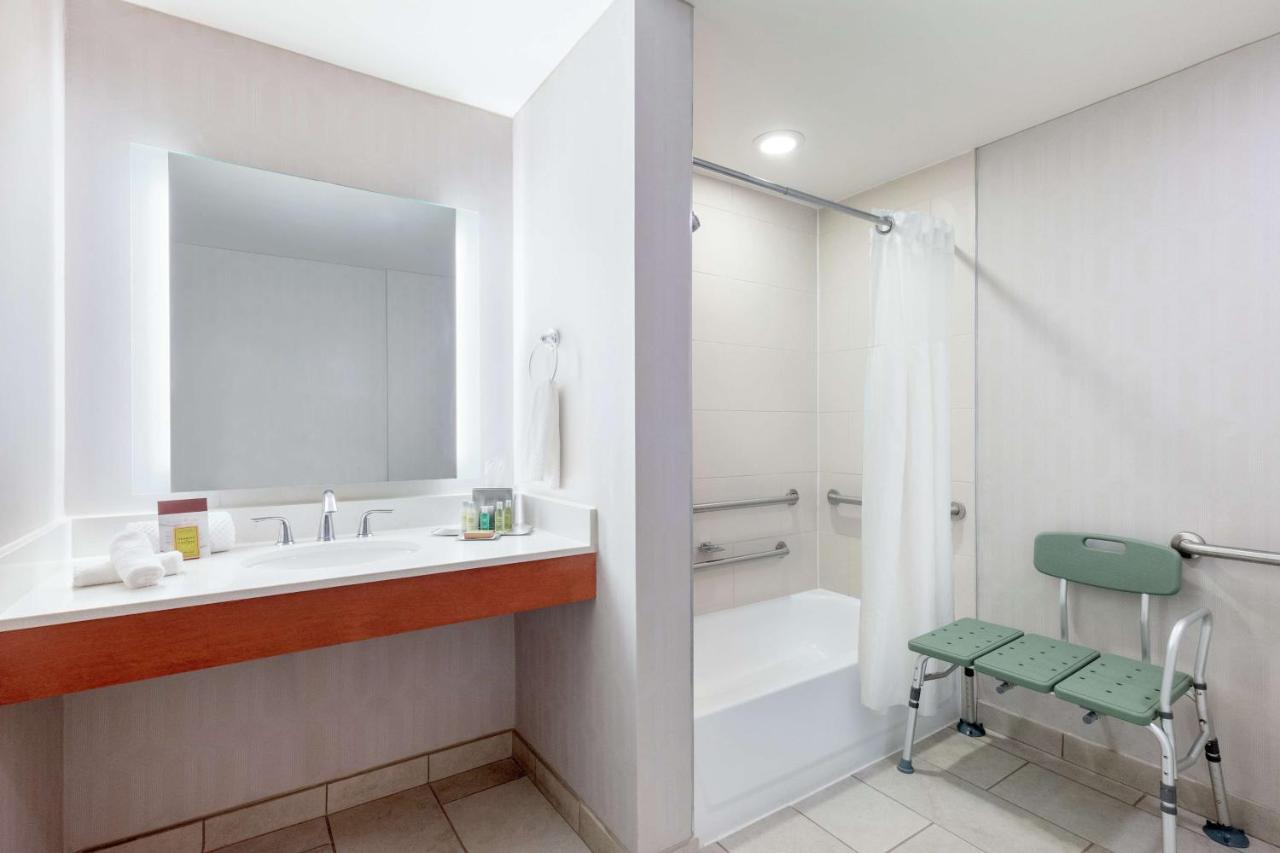 Corner King Room - Disability Access/Non-Smoking at DoubleTree by Hilton Atlanta Airport