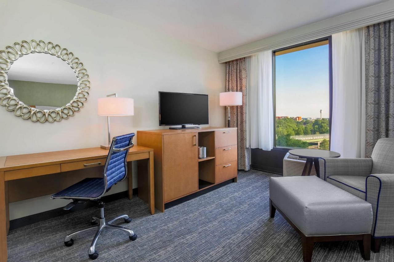 Corner King Room - Disability Access/Non-Smoking at DoubleTree by Hilton Atlanta Airport