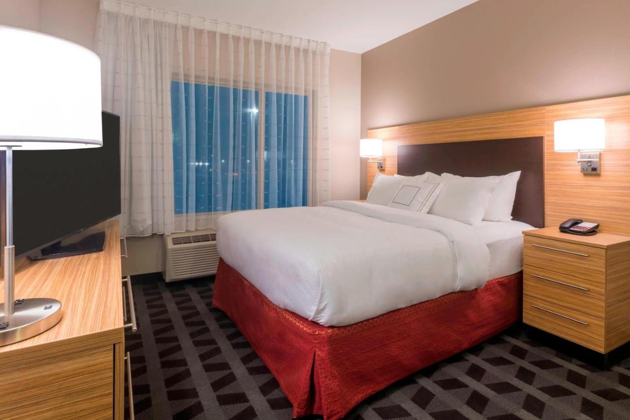 | TownePlace Suites by Marriott Hays