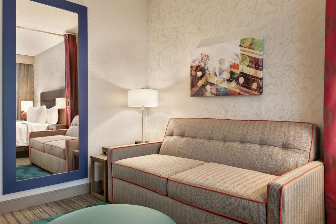Queen Studio Suite - Hearing Accessible at Home2 Suites by Hilton Chicago River North