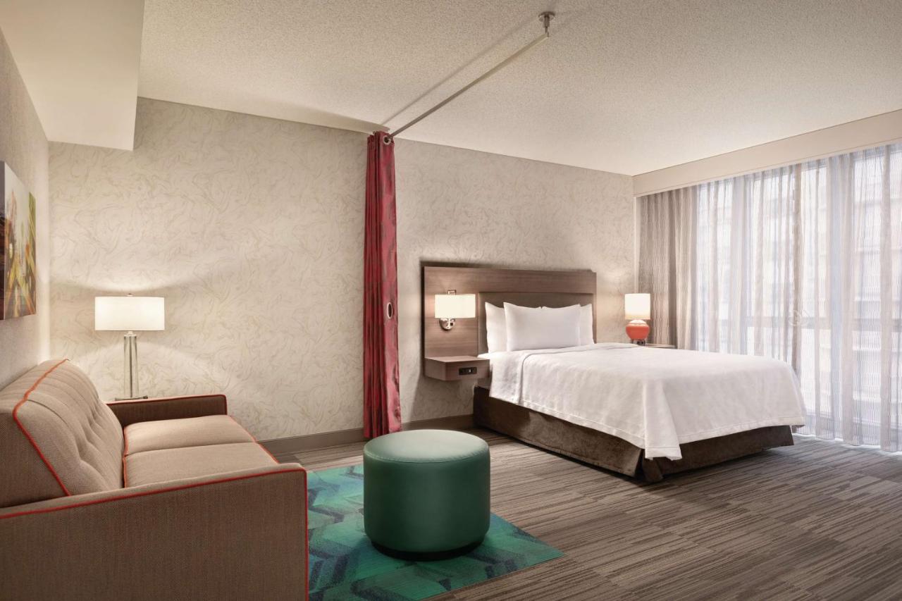 Queen Studio Suite with Bath Tub - Accessible at Home2 Suites by Hilton Chicago River North