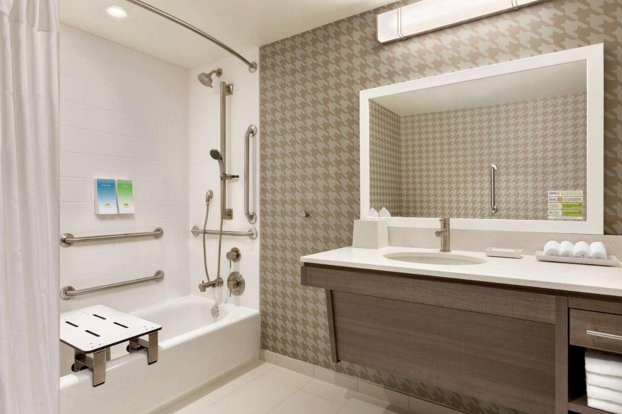 King Studio Suite with Bath Tub - Accessible at Home2 Suites by Hilton Chicago River North