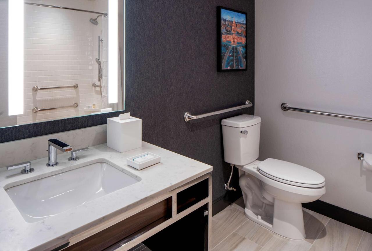 Deluxe Queen Room - Mobility Accessible at Hilton Garden Inn Austin University Capitol District