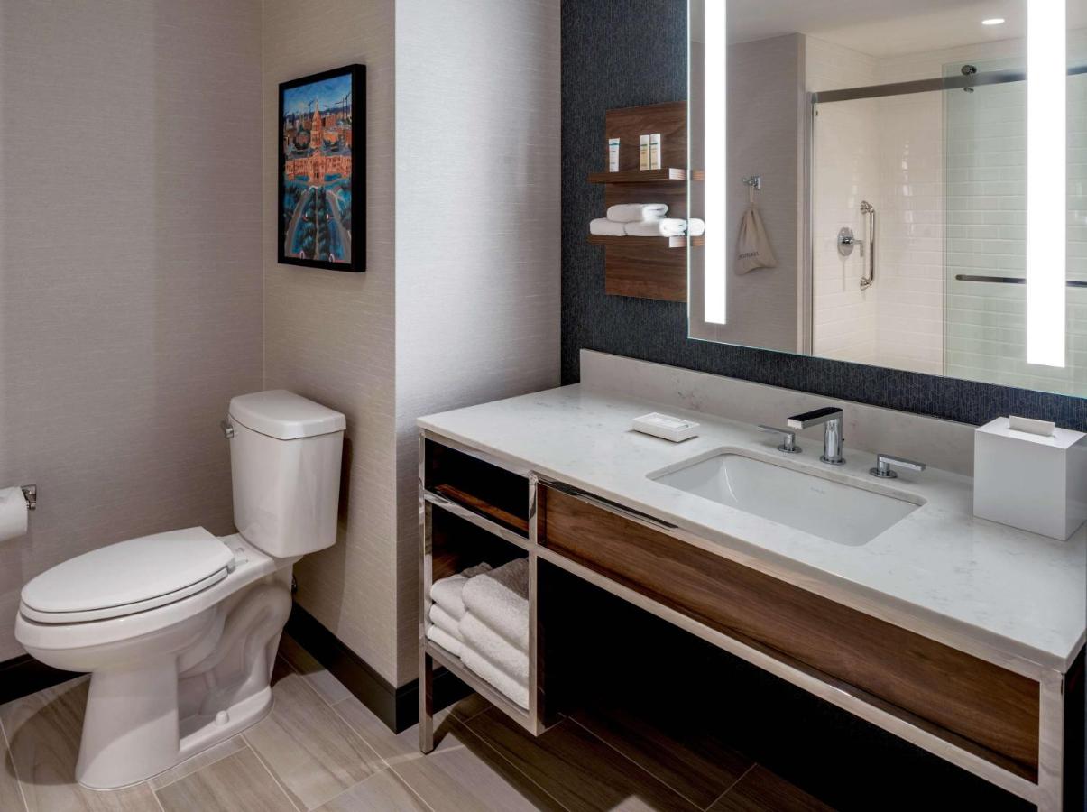 Queen Room with City View at Hilton Garden Inn Austin University Capitol District
