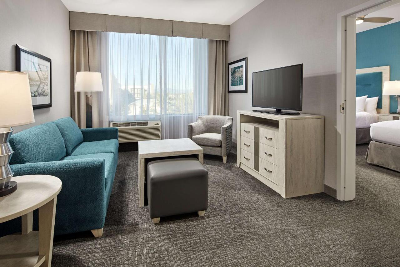 One-Bedroom Queen Suite with Two Queen Beds, Courtyard View Non-Smoking at Homewood Suites by Hilton Long Beach Airport
