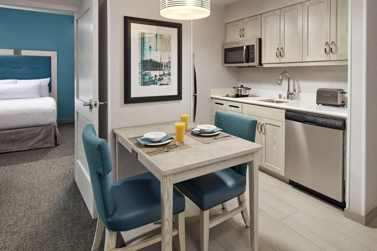 One-Bedroom Queen Suite with Two Queen Beds, Courtyard View Non-Smoking at Homewood Suites by Hilton Long Beach Airport