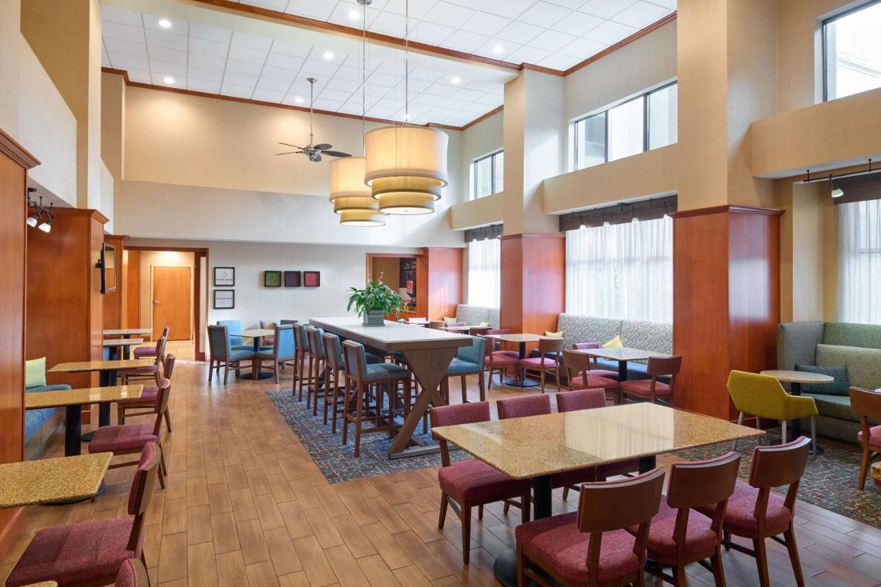 | Hampton Inn & Suites Providence / Smithfield