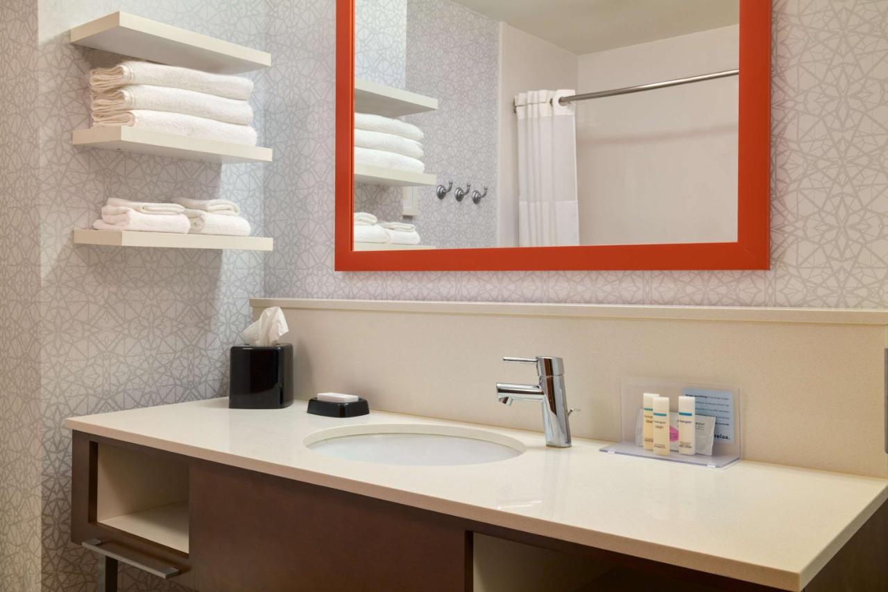 | Hampton Inn & Suites Providence / Smithfield
