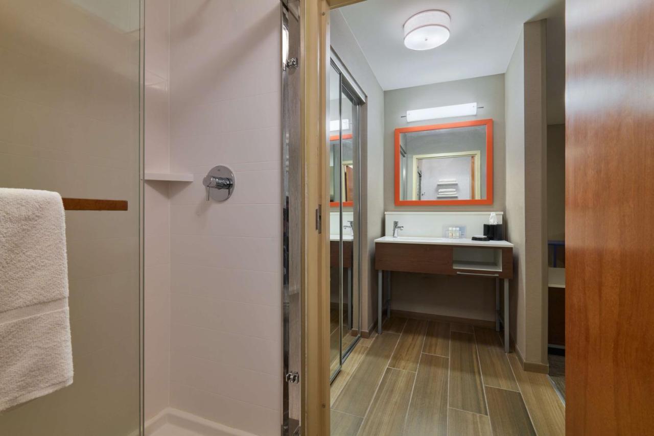 | Hampton Inn & Suites Providence / Smithfield