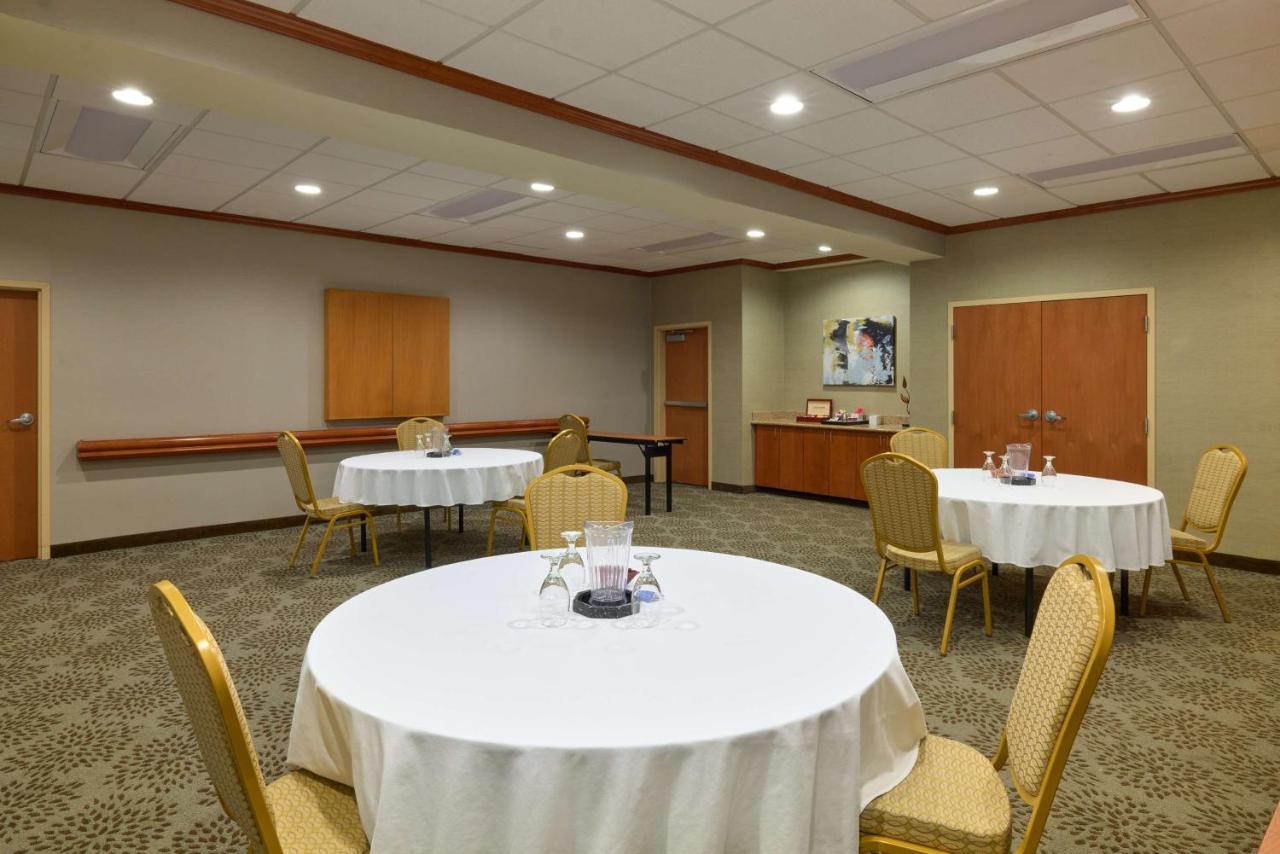 | Hampton Inn & Suites Providence / Smithfield