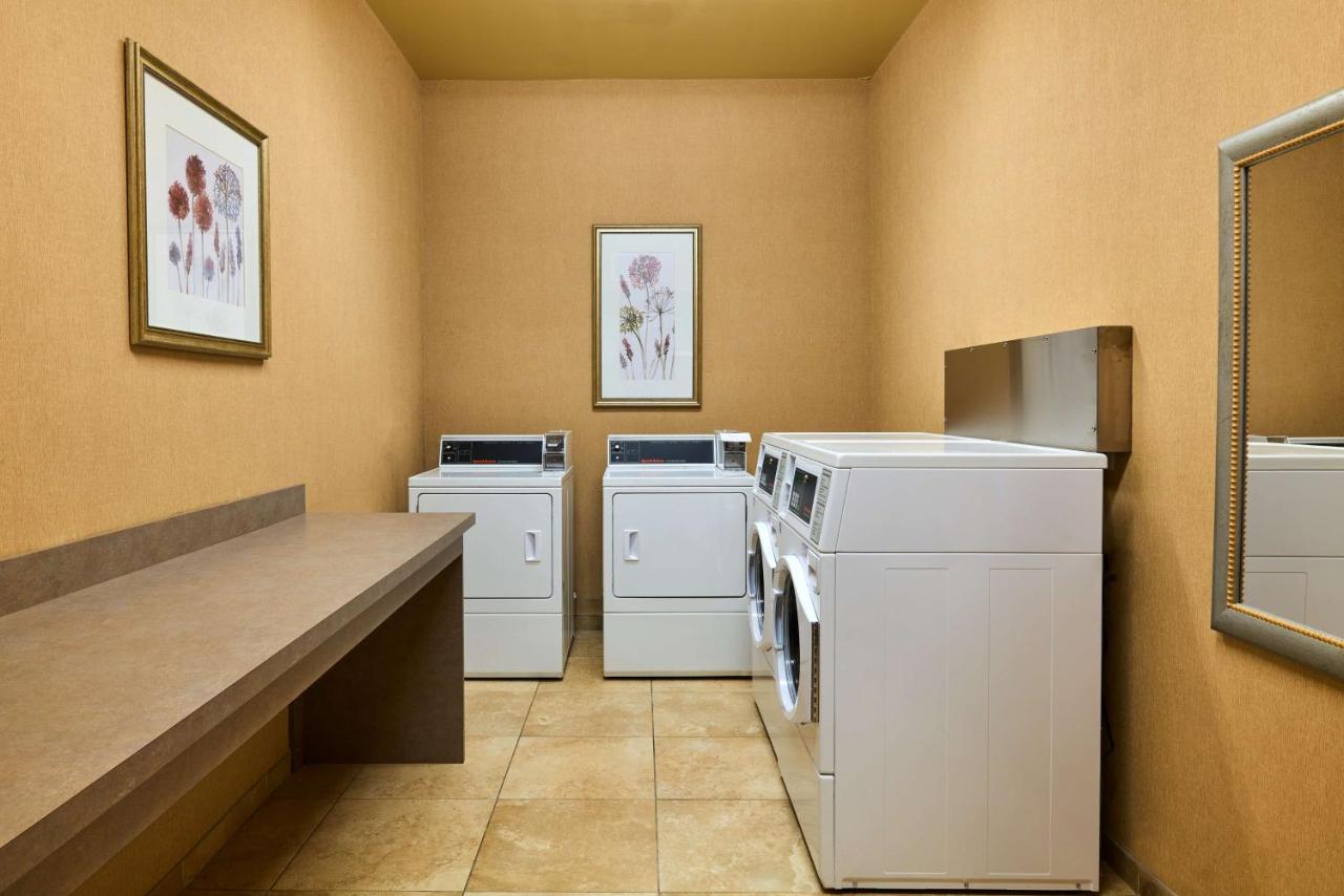 | Hampton Inn & Suites Providence / Smithfield