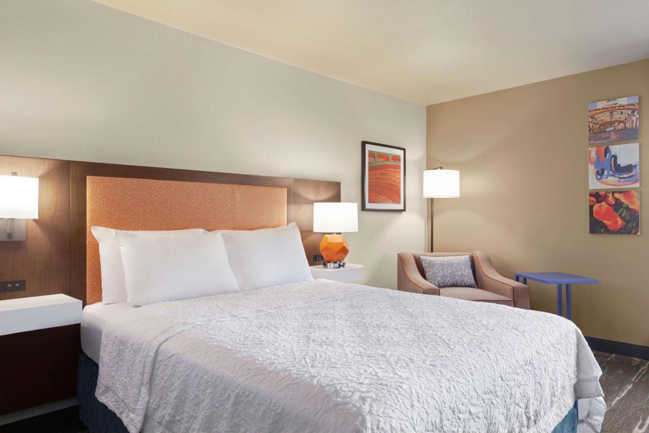 Queen Room - Non Smoking at Hampton Inn Sacramento/Rancho Cordova