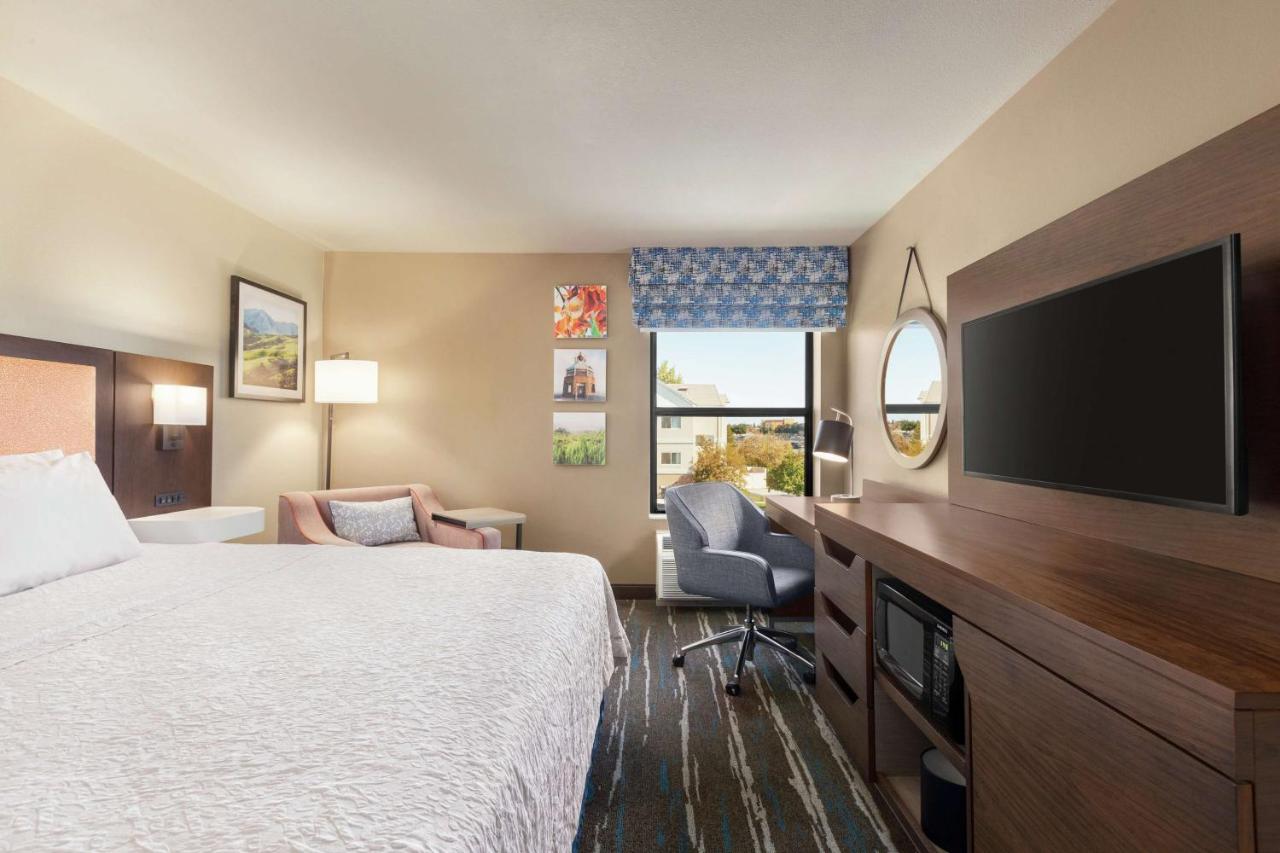 King Room at Hampton Inn Tracy
