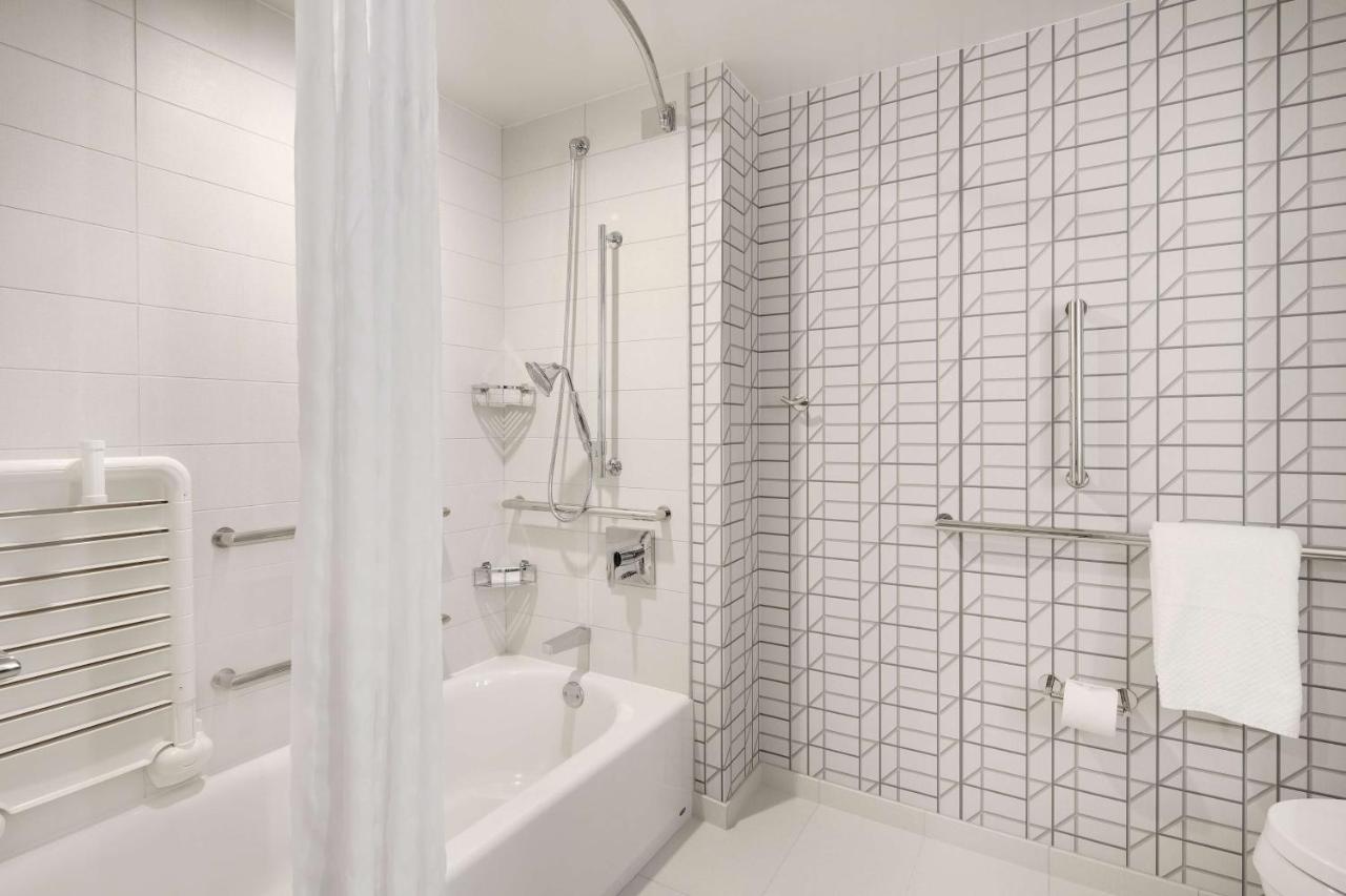 King Suite with Bath Tub - Disability Access/ Non-Smoking at Embassy Suites by Hilton Atlanta Perimeter Center