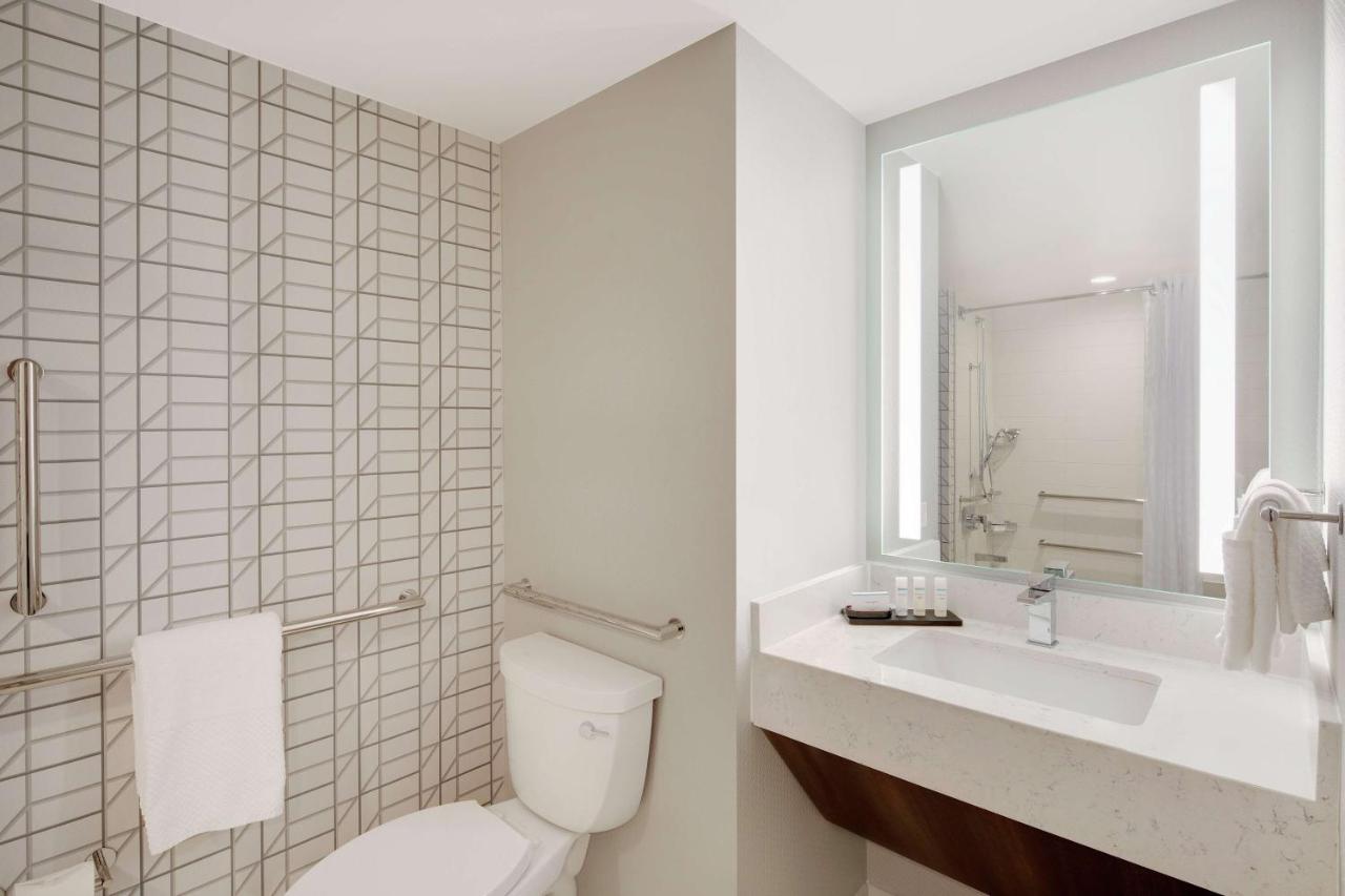 King Suite with Bath Tub - Disability Access/ Non-Smoking at Embassy Suites by Hilton Atlanta Perimeter Center