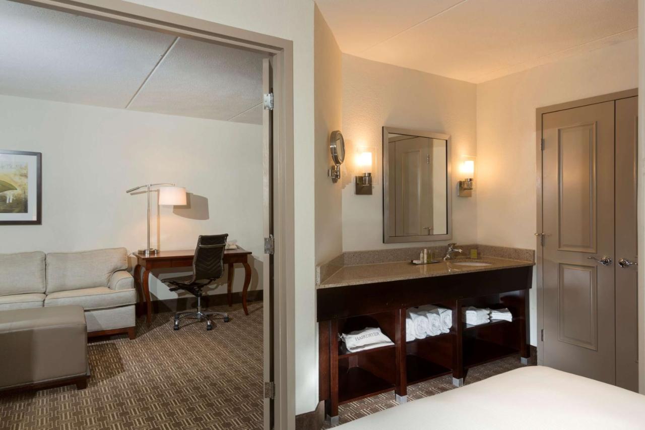 | DoubleTree Suites by Hilton Hotel Nashville Airport
