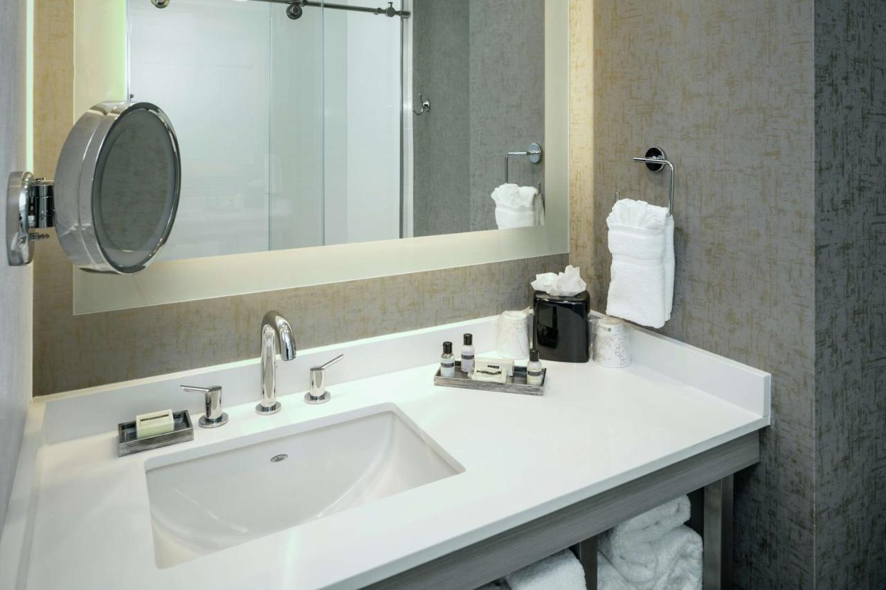 Deluxe King Room at Hilton Garden Inn Seattle Bellevue Downtown, WA