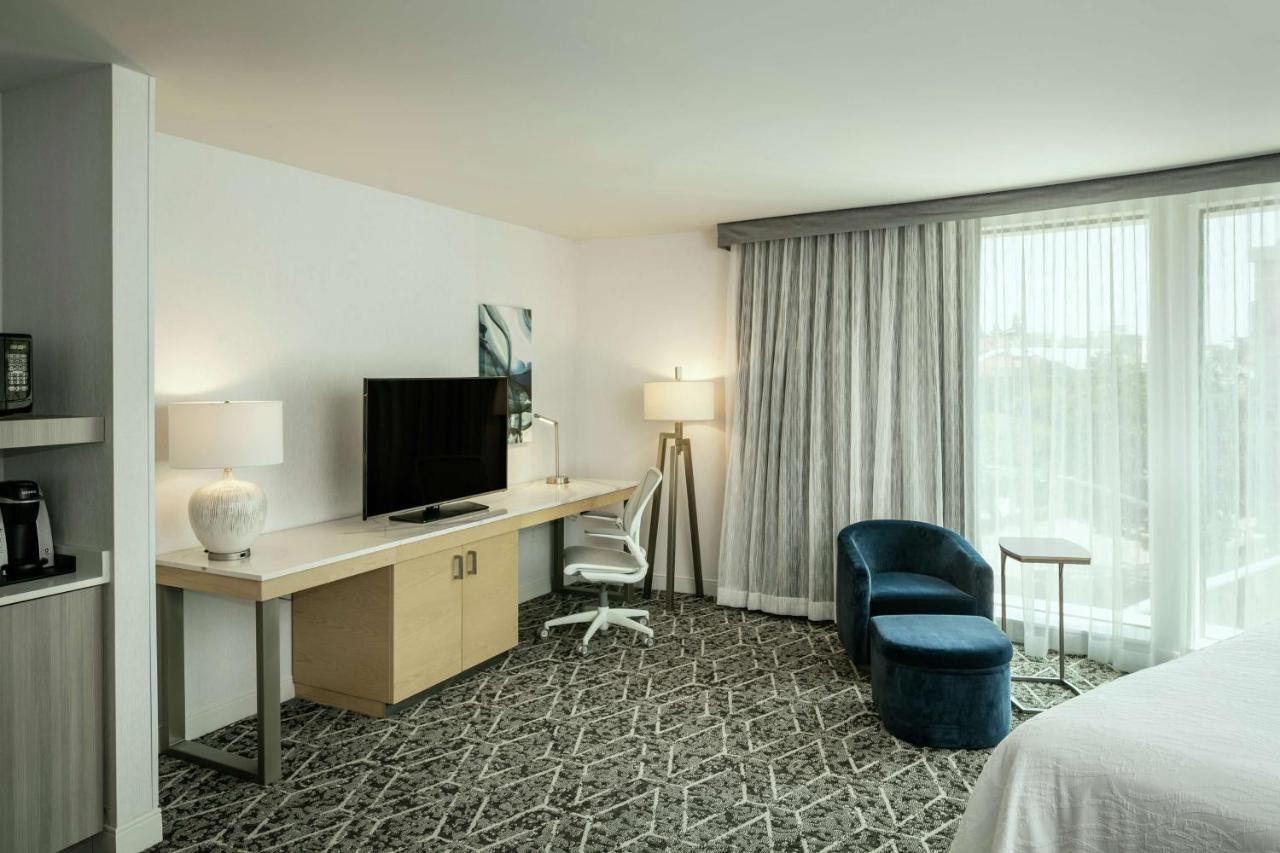Deluxe King Room at Hilton Garden Inn Seattle Bellevue Downtown, WA