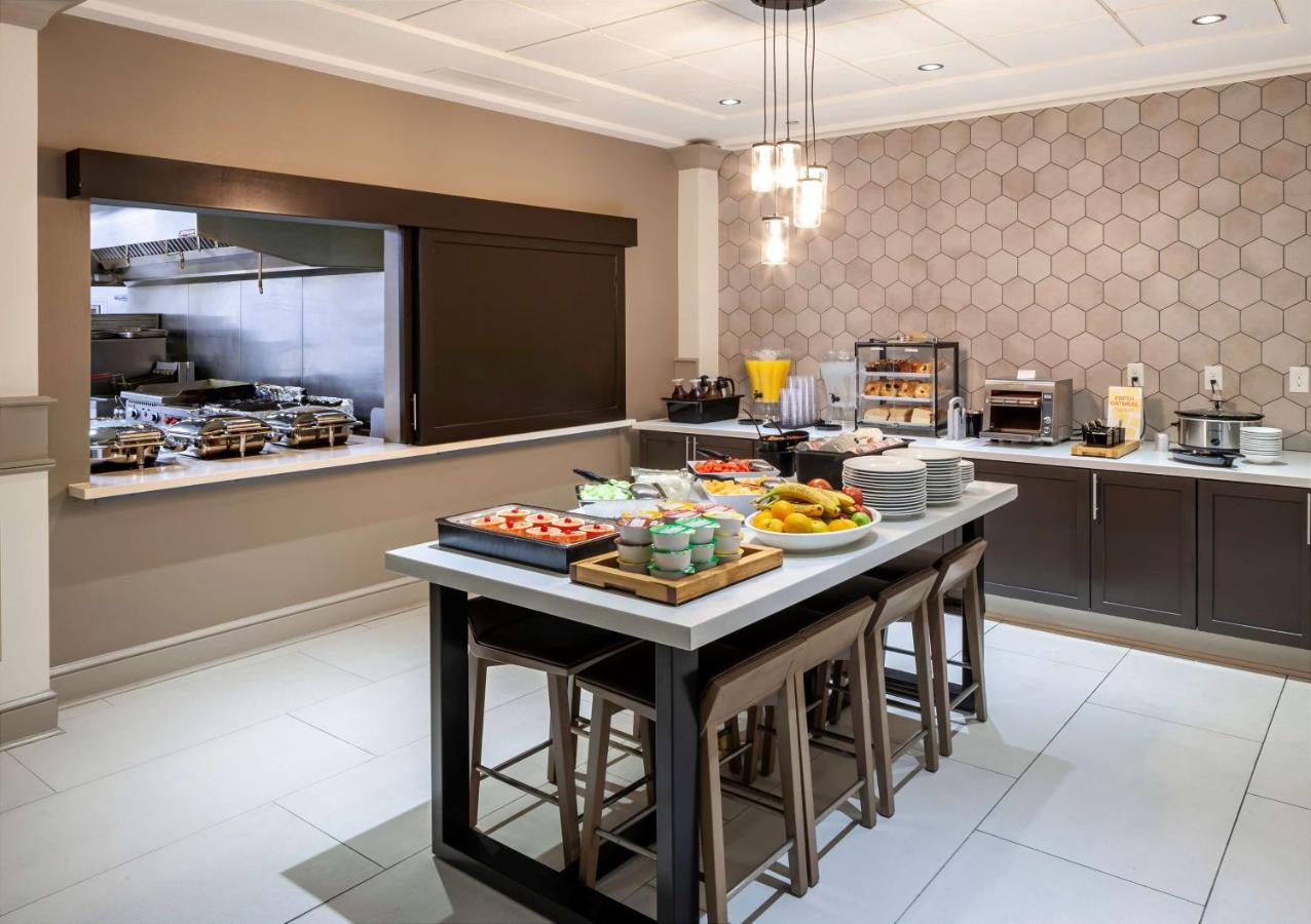 | Hilton Garden Inn San Diego/Rancho Bernardo