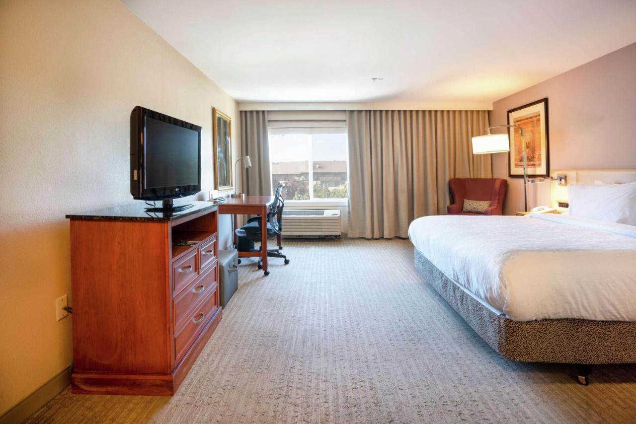 King Room with Roll-In Shower - Disability Access at Hilton Garden Inn Seattle/Renton