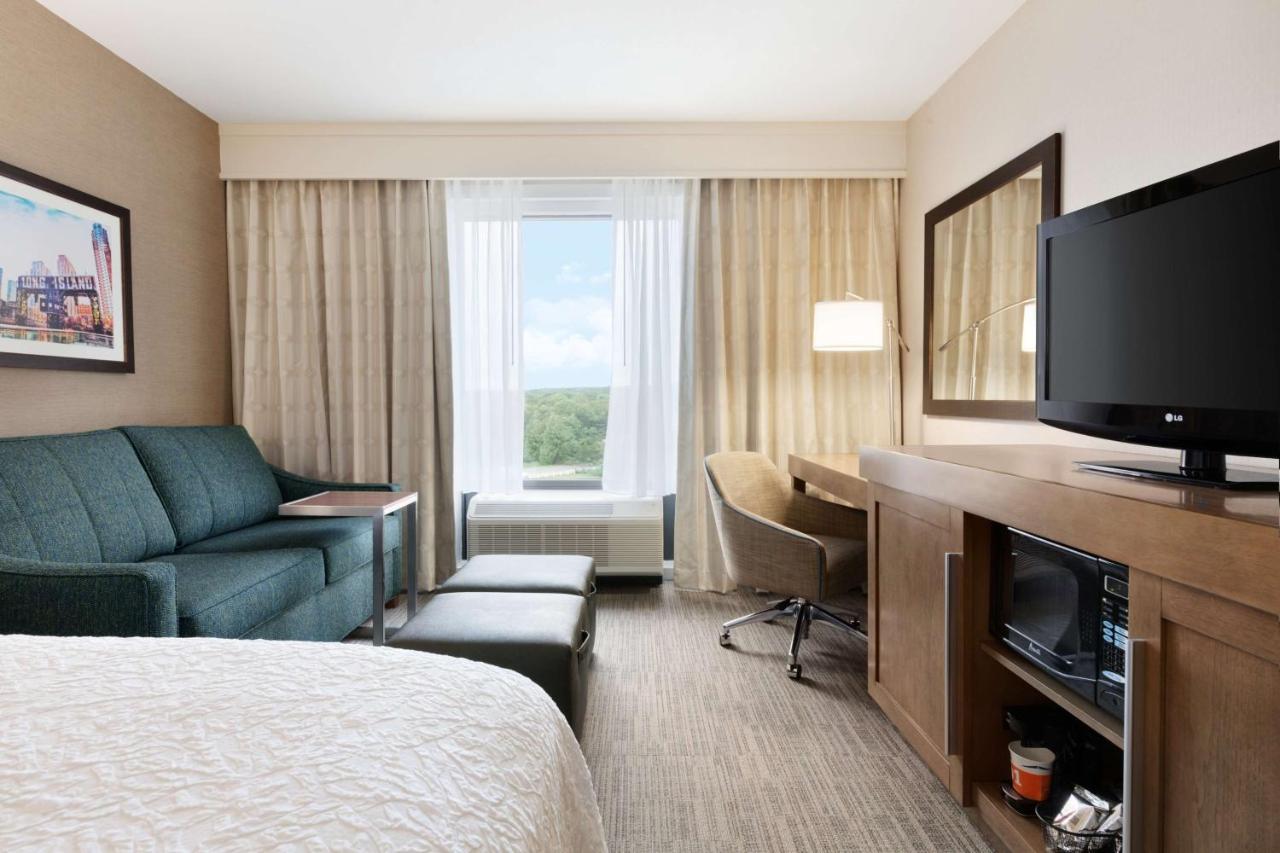 King Study with Sofa Bed - Non-Smoking at Hampton Inn Long Island-Brookhaven