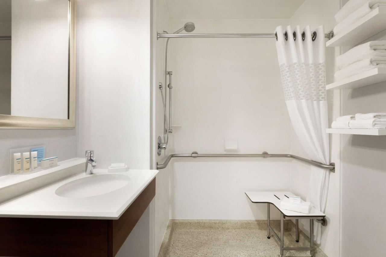 King Accessible Room with Shower- Non-Smoking at Hampton Inn Long Island-Brookhaven