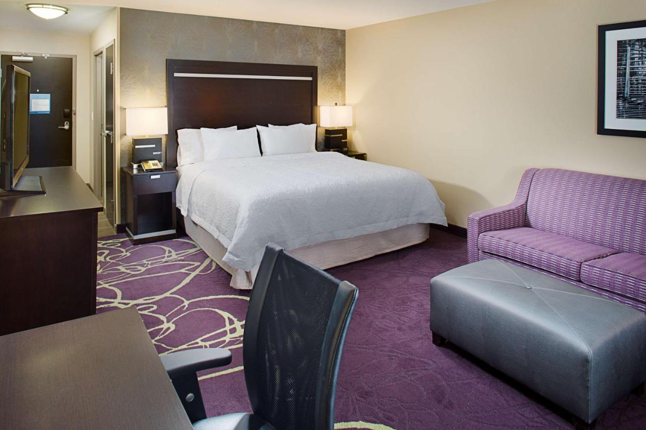 King Room with Sofa Bed at Hampton Inn & Suites Lansing West