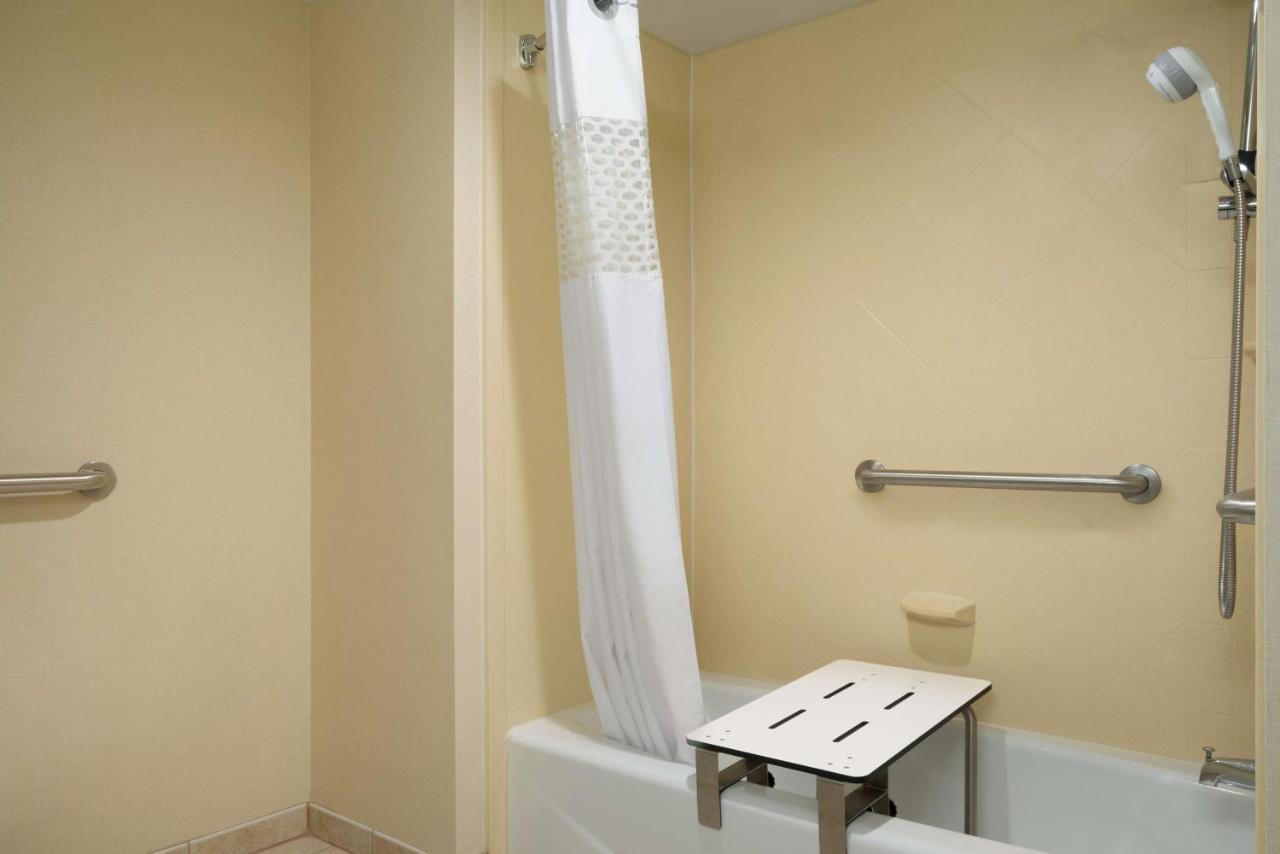 King Room - Disability Access with Tub at Hampton Inn Lehighton-Jim Thorpe