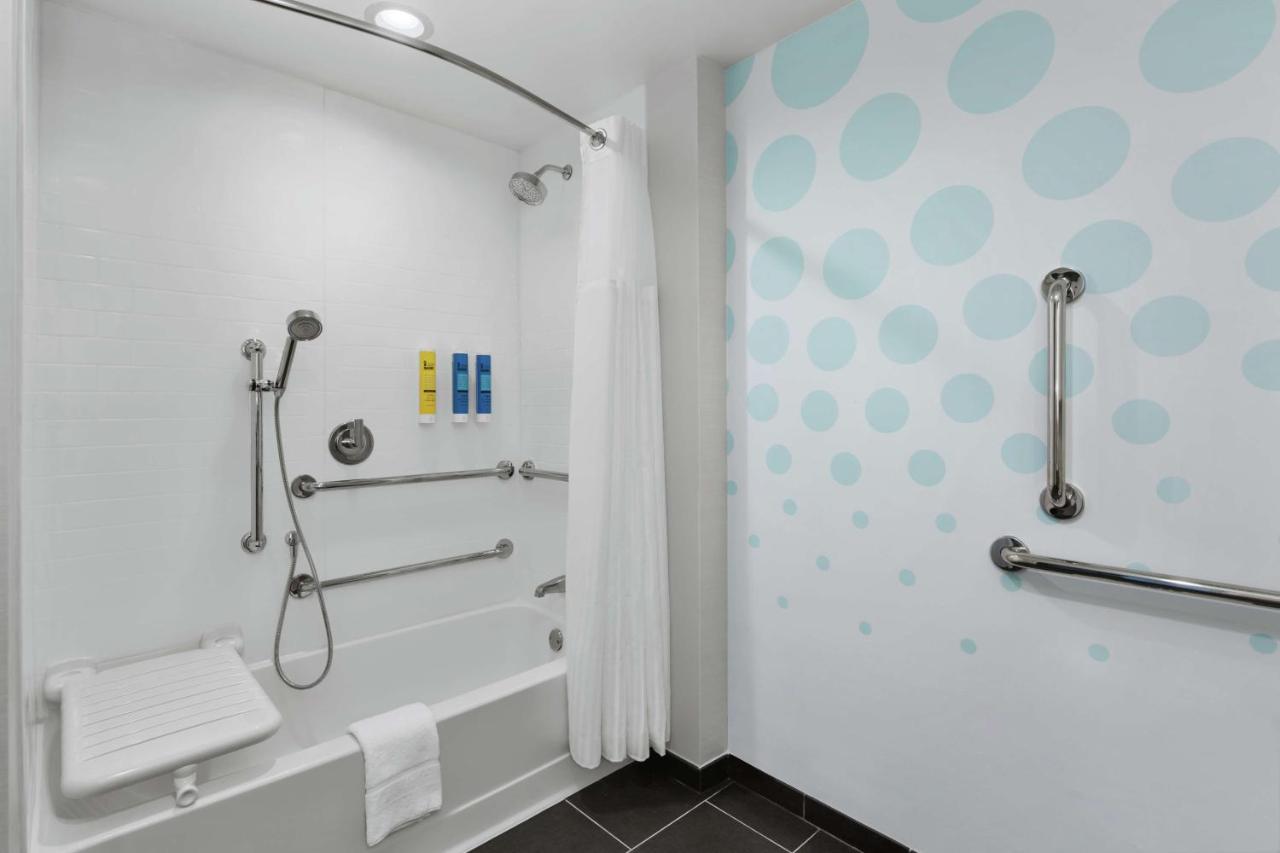 Queen Room with Two Queen Beds - Hearing Accessible with Tub at Tru By Hilton Savannah Midtown