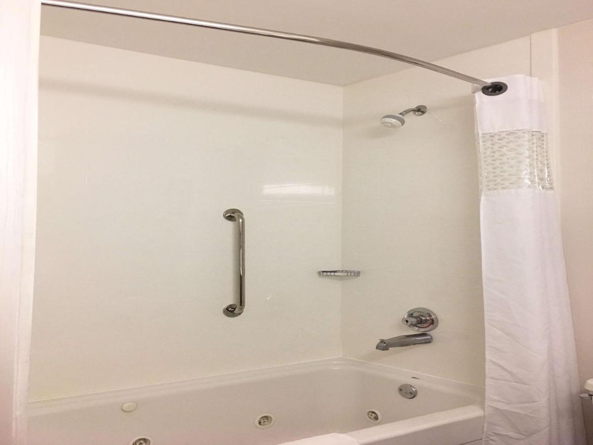One King Hearing access Non-Smoking at Hampton Inn Sevierville