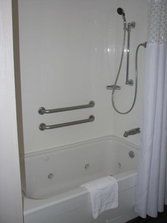 King Room with Tub - Disability/Hearing Accessible-Non-Smoking at Hampton Inn Sevierville