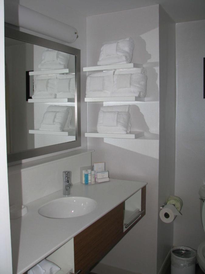 King Room with Tub - Disability/Hearing Accessible-Non-Smoking at Hampton Inn Sevierville