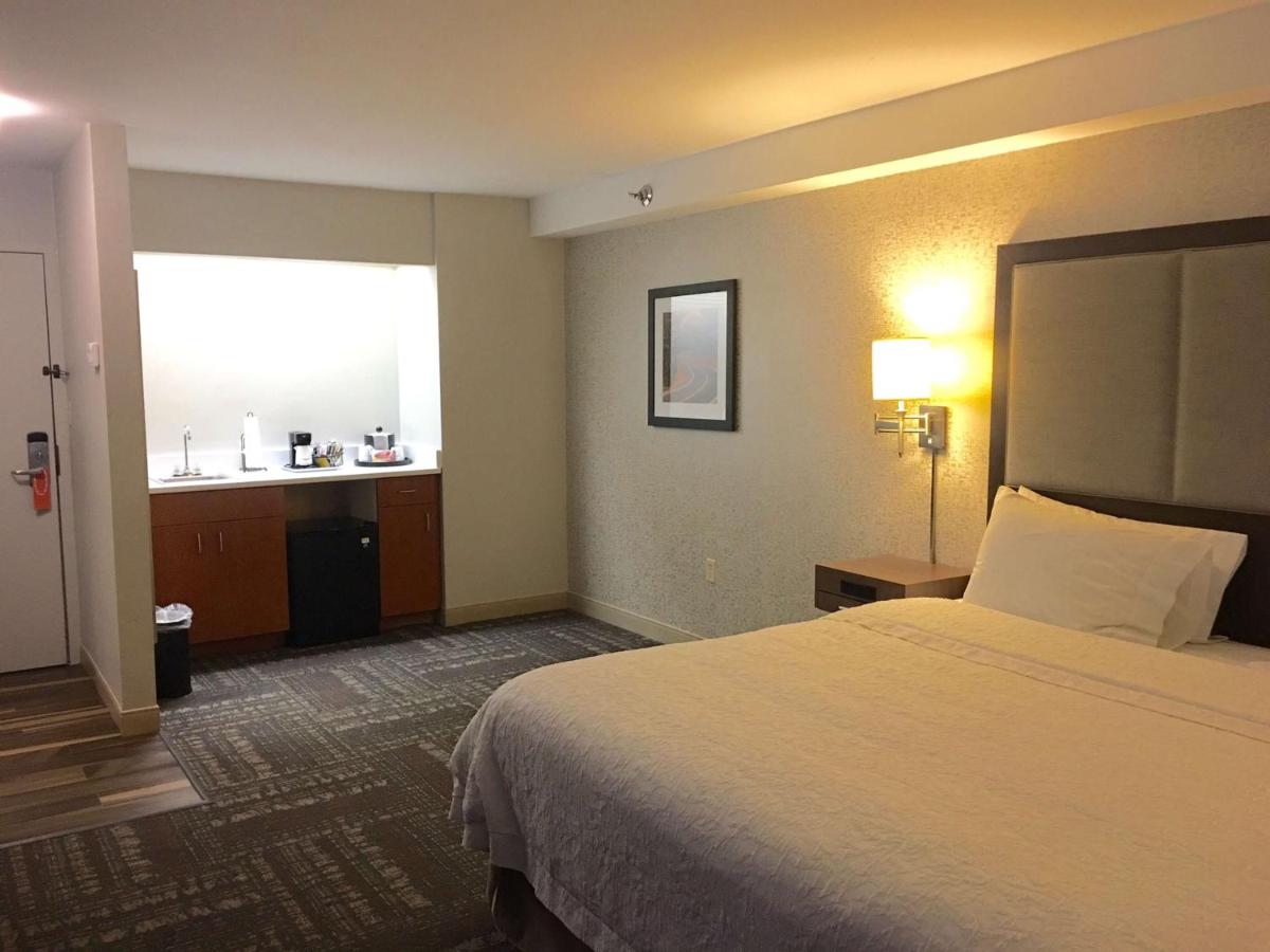 King Suite with Fireplace- Non-Smoking at Hampton Inn Sevierville