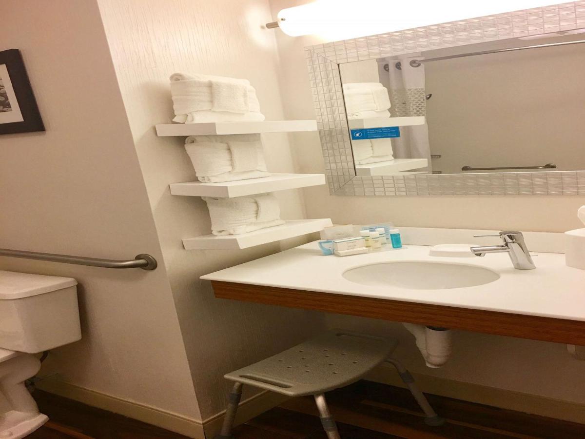 King Room with Tub - Disability/Hearing Accessible-Non-Smoking at Hampton Inn Sevierville
