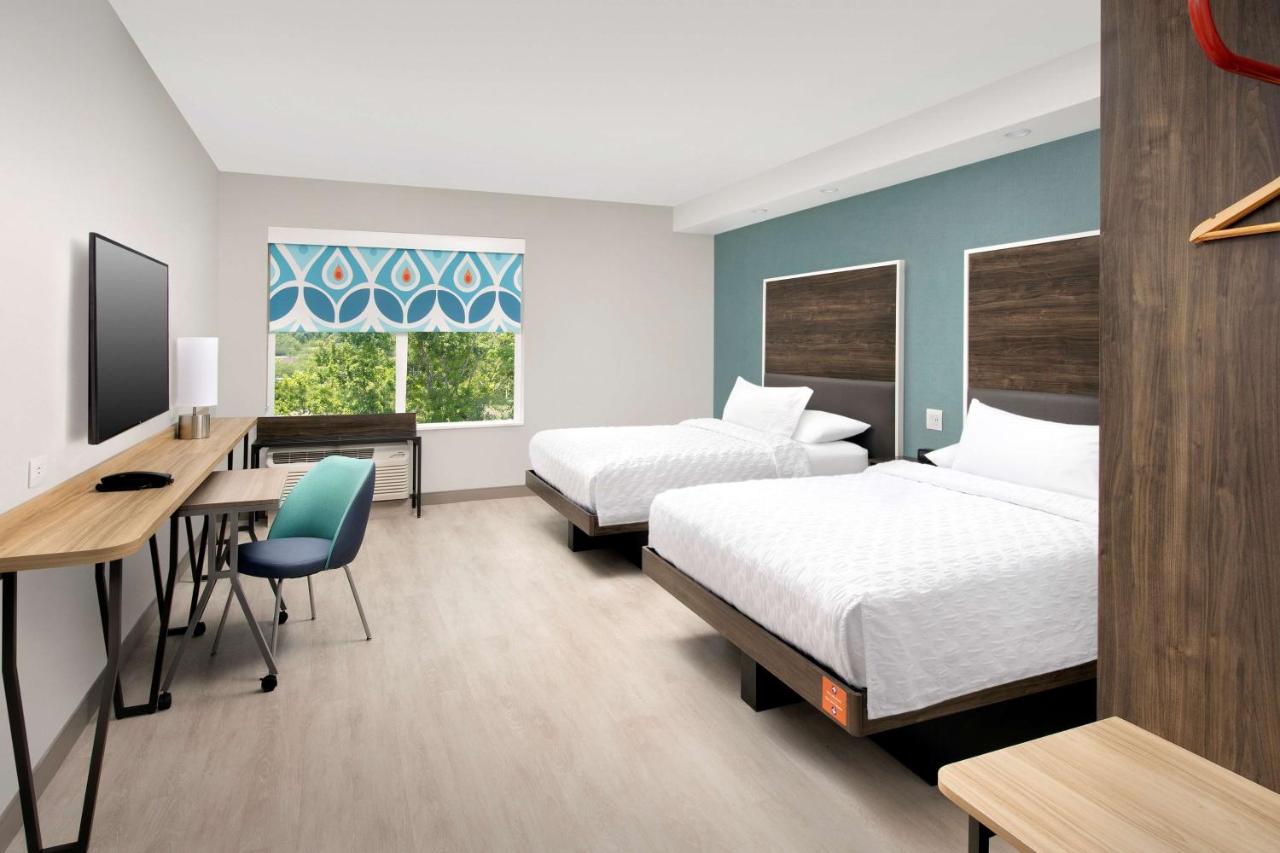 Queen Room with Two Queen Beds with Bath Tub - Mobility Accessible at Tru by Hilton Tallahassee Central