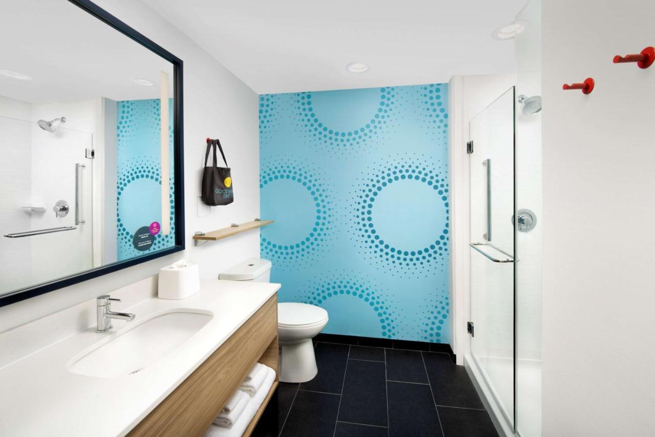 King Room - Hearing Accessible at Tru by Hilton Tallahassee Central