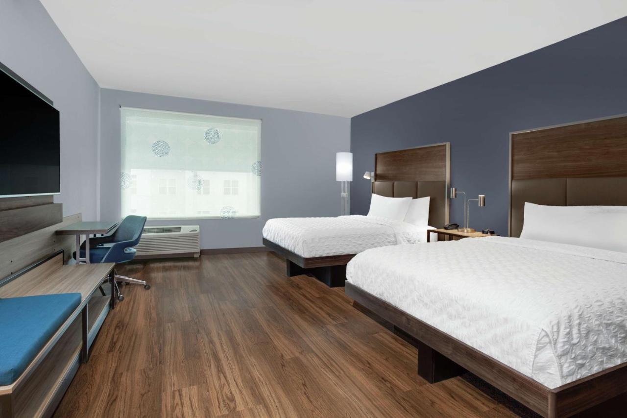 Queen Room with Two Queen Beds - Hearing Accessible/Tub at Tru By Hilton Jacksonville St Johns Town Center