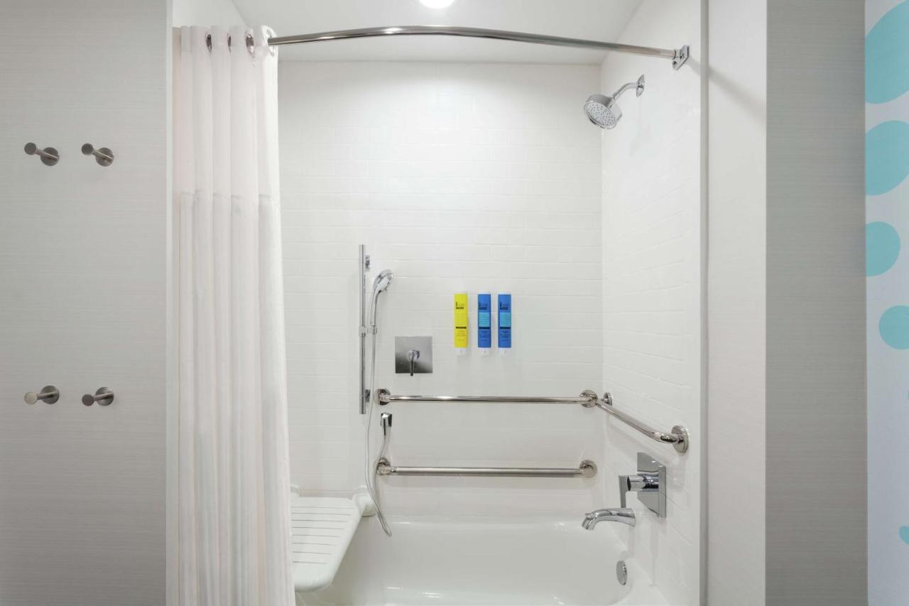 Queen Room with Two Queen Beds - Hearing Accessible/Tub at Tru By Hilton Jacksonville St Johns Town Center