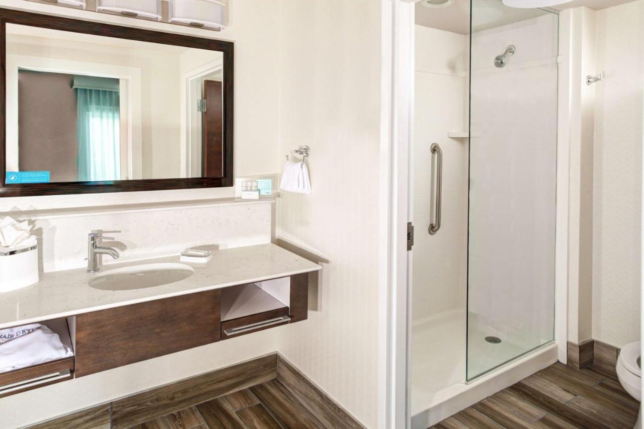 King Studio at Hampton Inn & Suites by Hilton Atlanta Perimeter Dunwoody