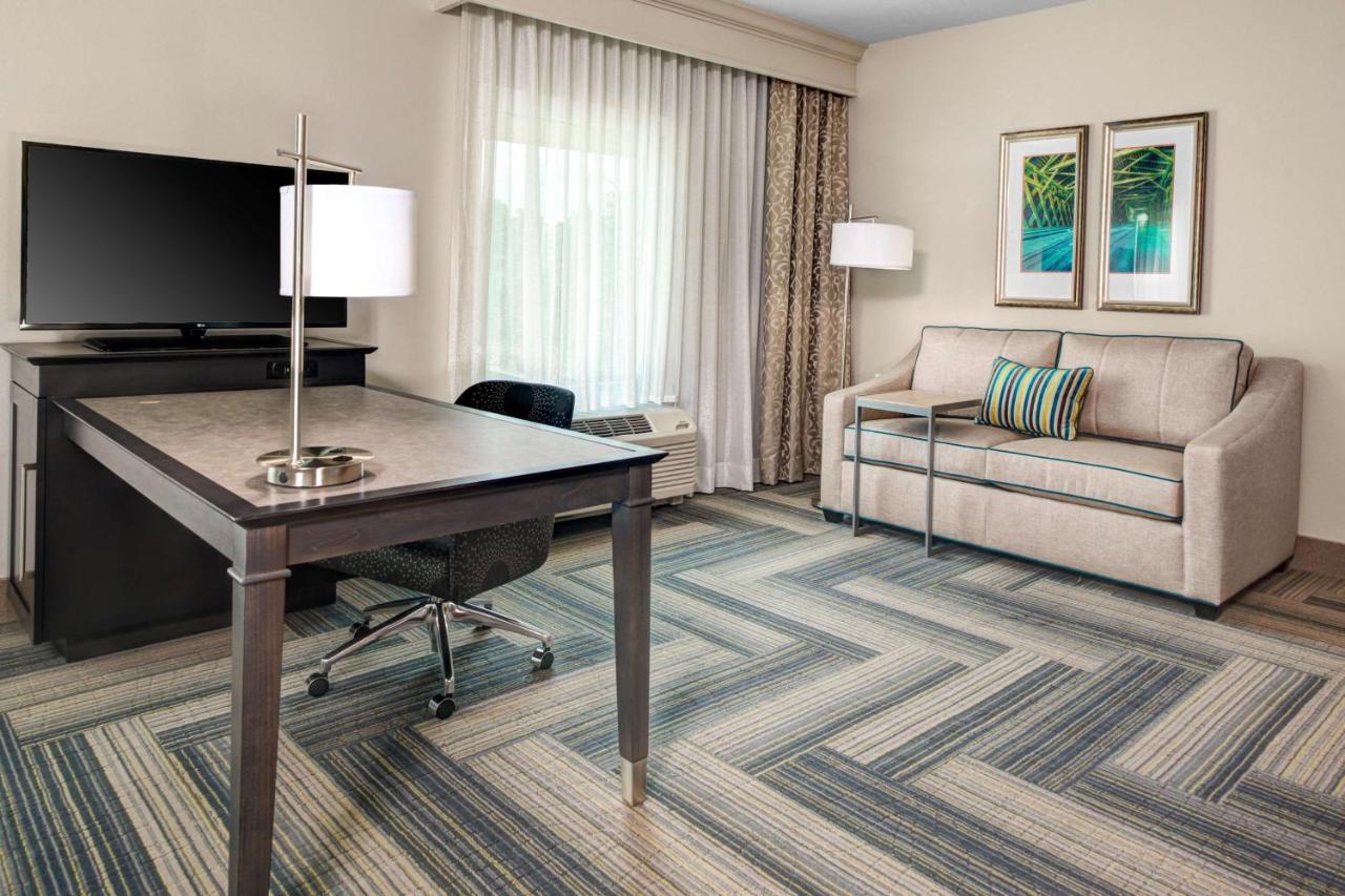 King Room - Mobility Accessible at Hampton Inn & Suites by Hilton Atlanta Perimeter Dunwoody
