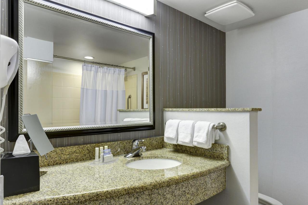 Queen Room with Two Queen Beds at Courtyard by Marriott Anniston Oxford