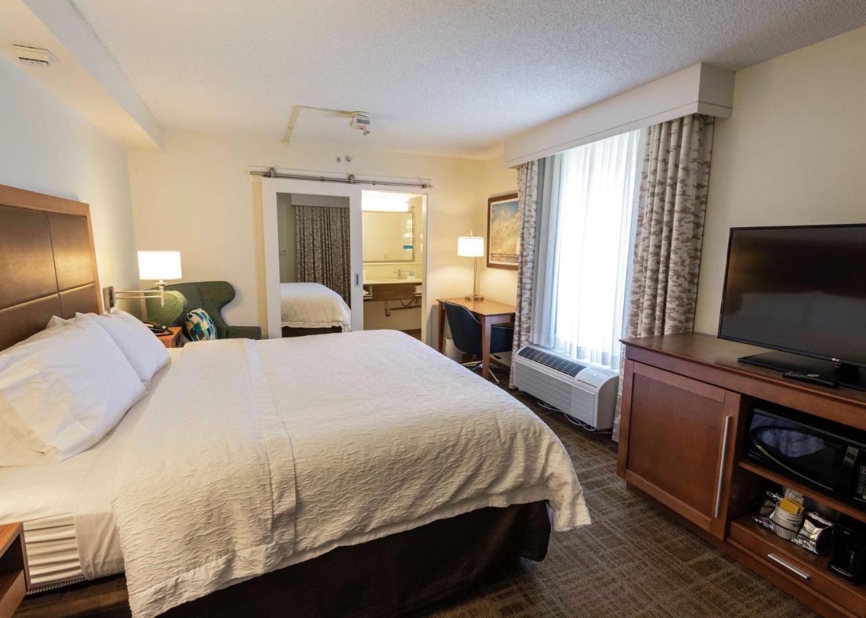 King Room with Golf Course View - Non-Smoking at Hampton Inn Boca Raton