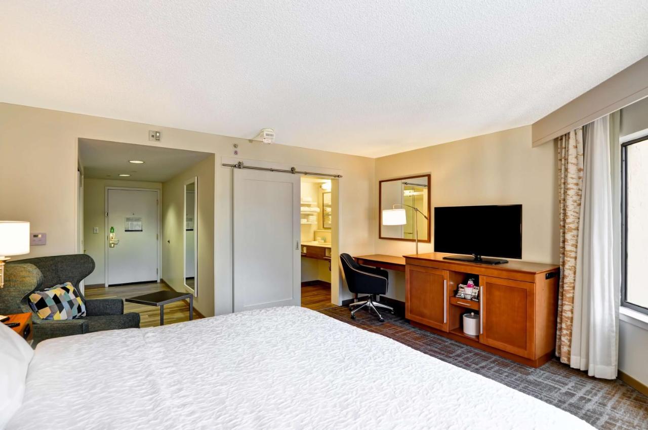 King Room with Pool View - Non-Smoking at Hampton Inn Boca Raton