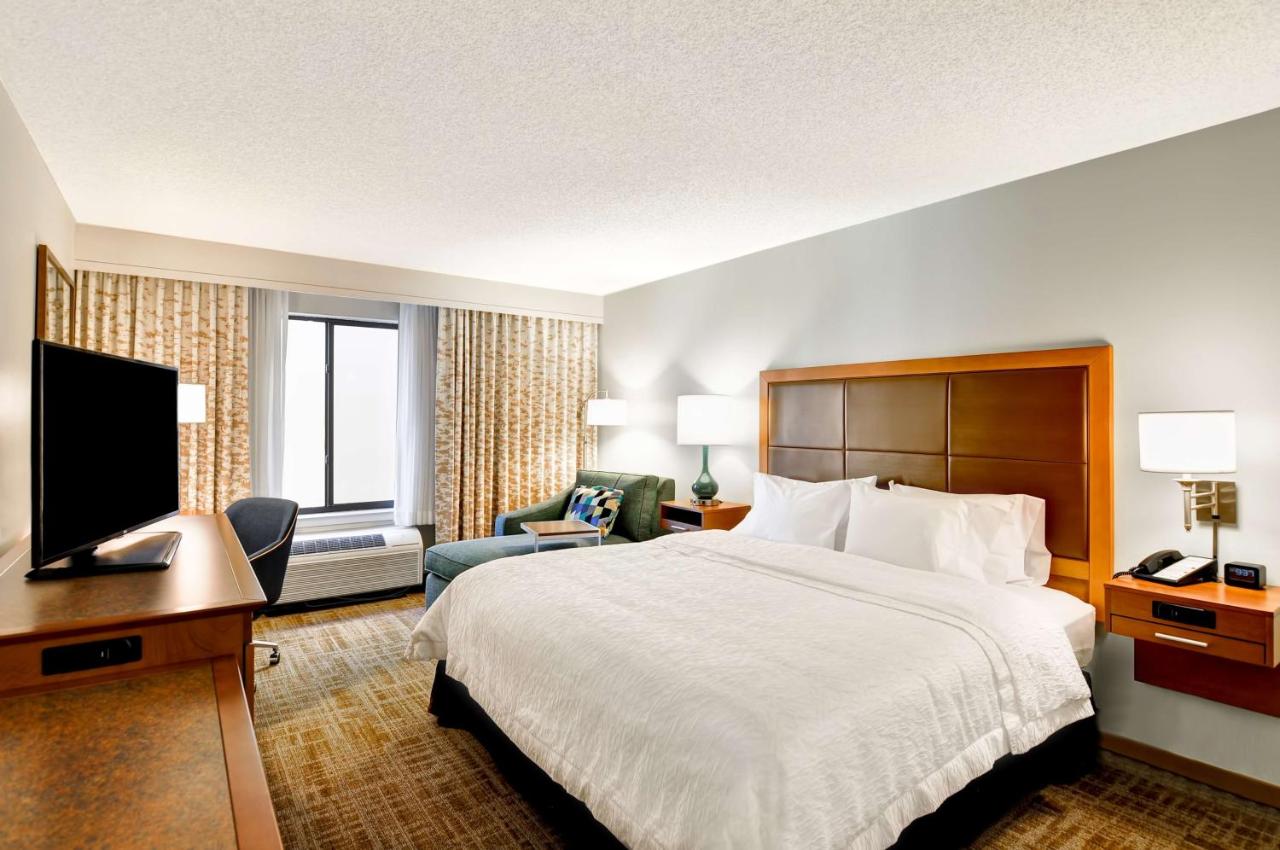 King Room with Bath Tub - Disability Access/Non-Smoking at Hampton Inn Boca Raton