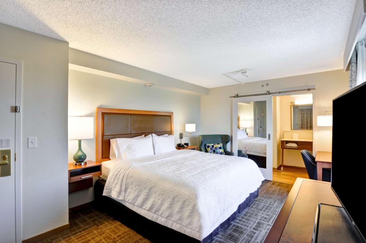 King Room with Golf Course View - Non-Smoking at Hampton Inn Boca Raton