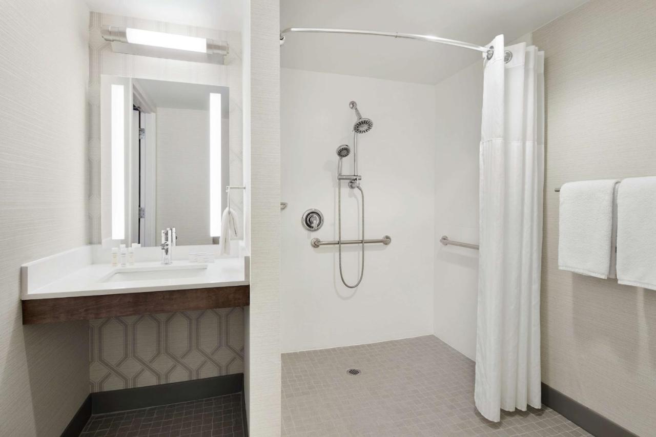 | Hilton Garden Inn Cincinnati Northeast