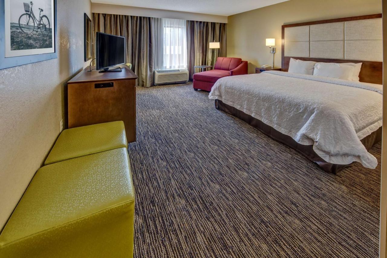 King Room with Bath Tub - Disability Access and Hearing Accessible/Non-Smoking at Hampton Inn by Hilton Dunn